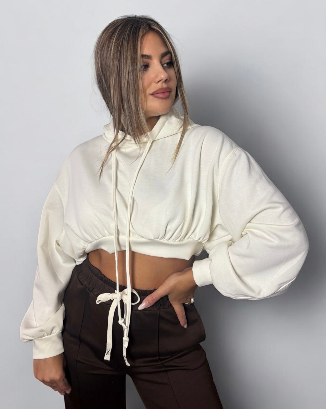 Sudadera crop blanca