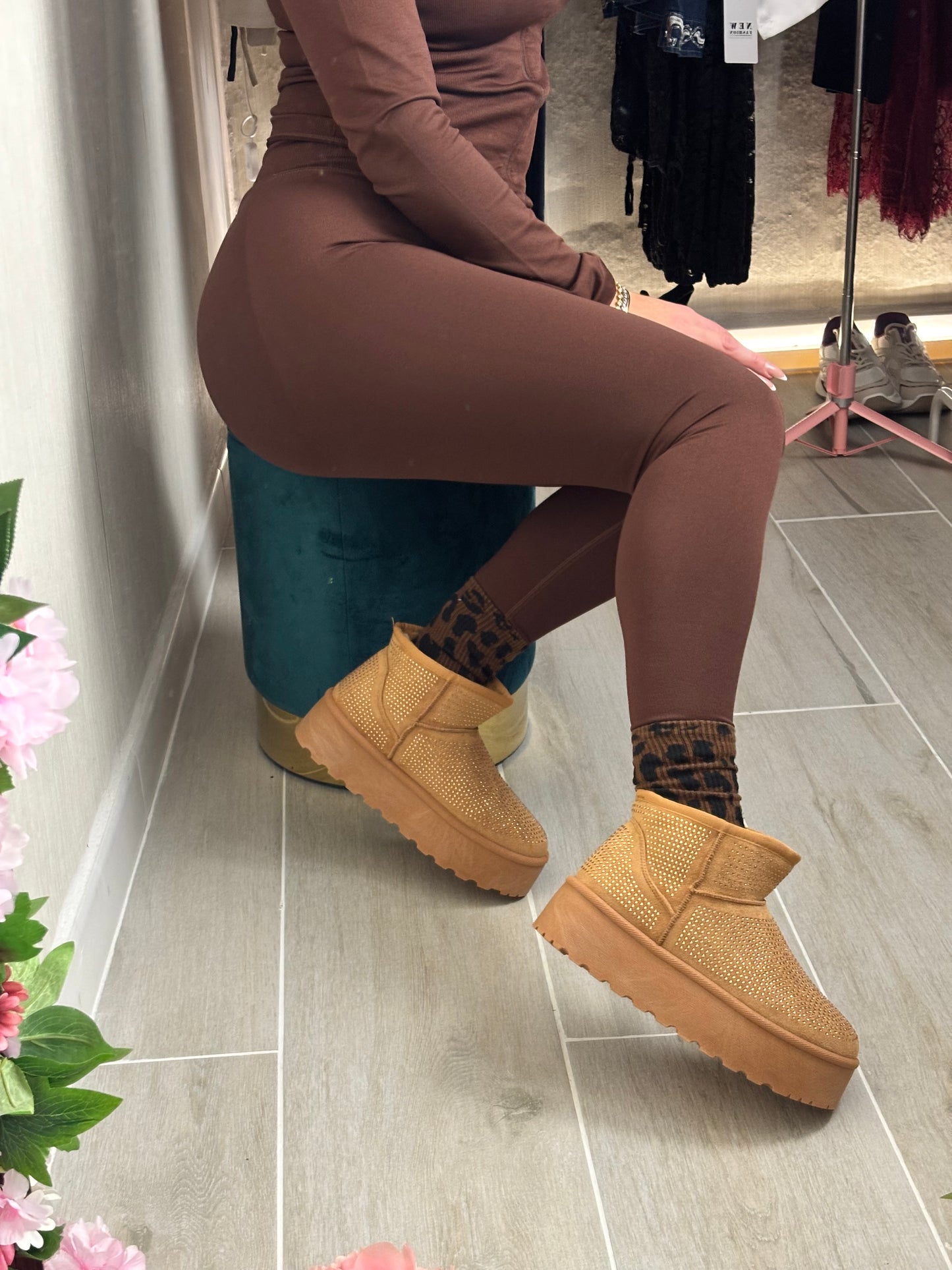 Botín Ugg brillo camel