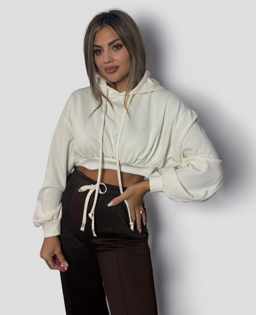 Sudadera crop blanca