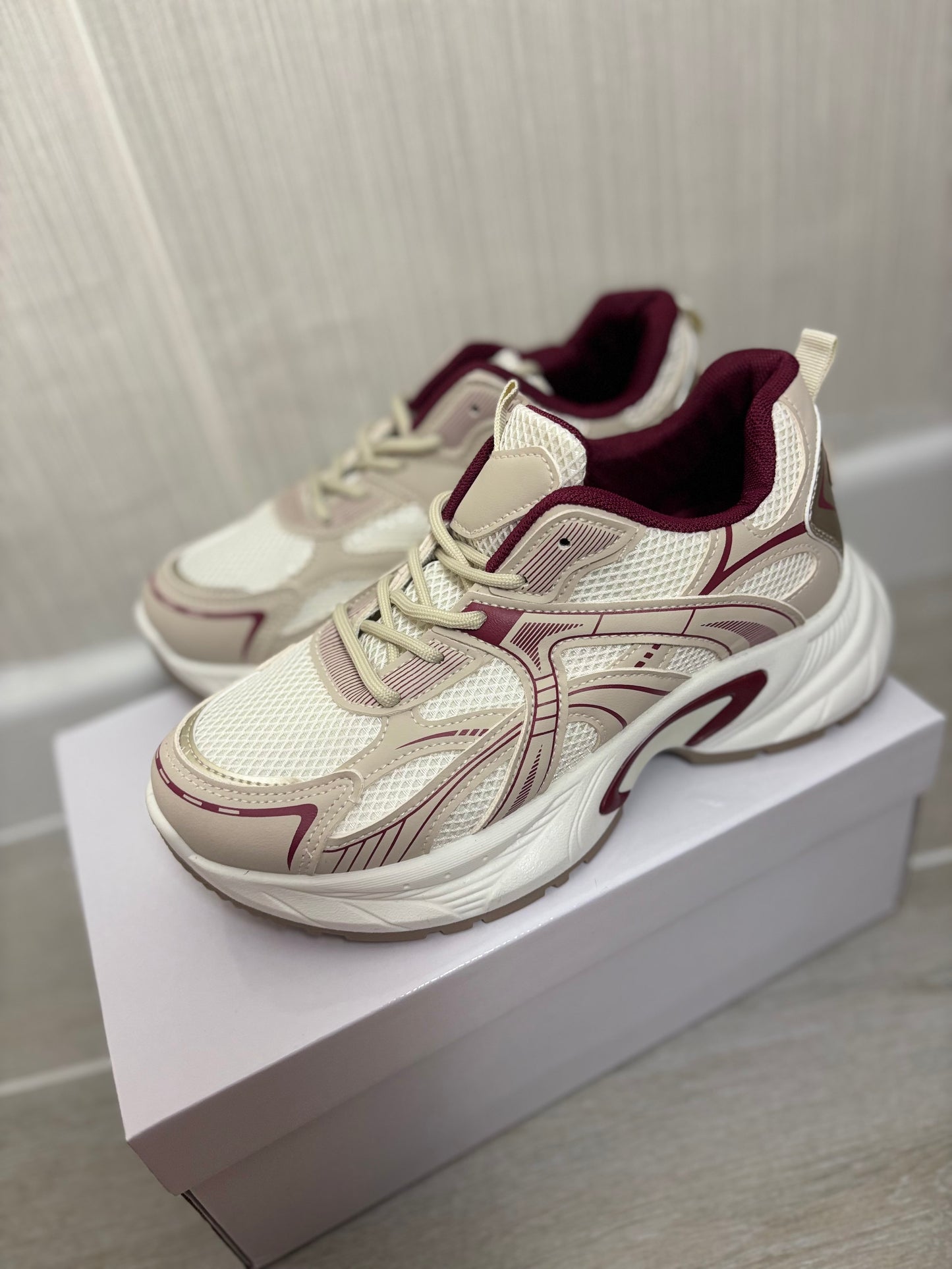 Zapatillas Asic beige/burdeos