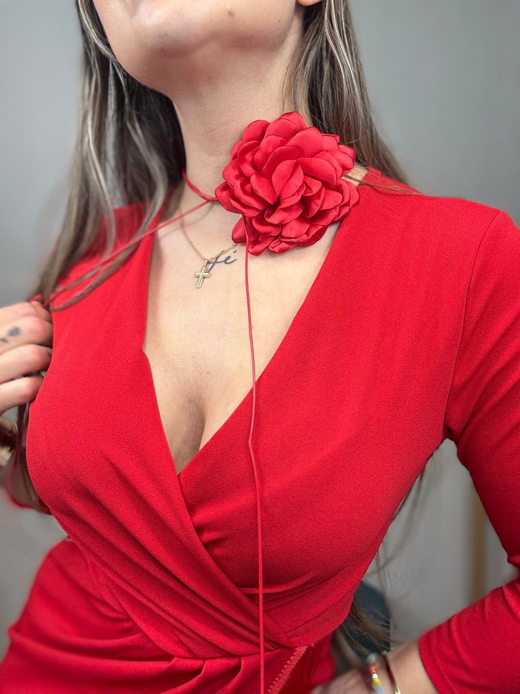Flor cuello roja