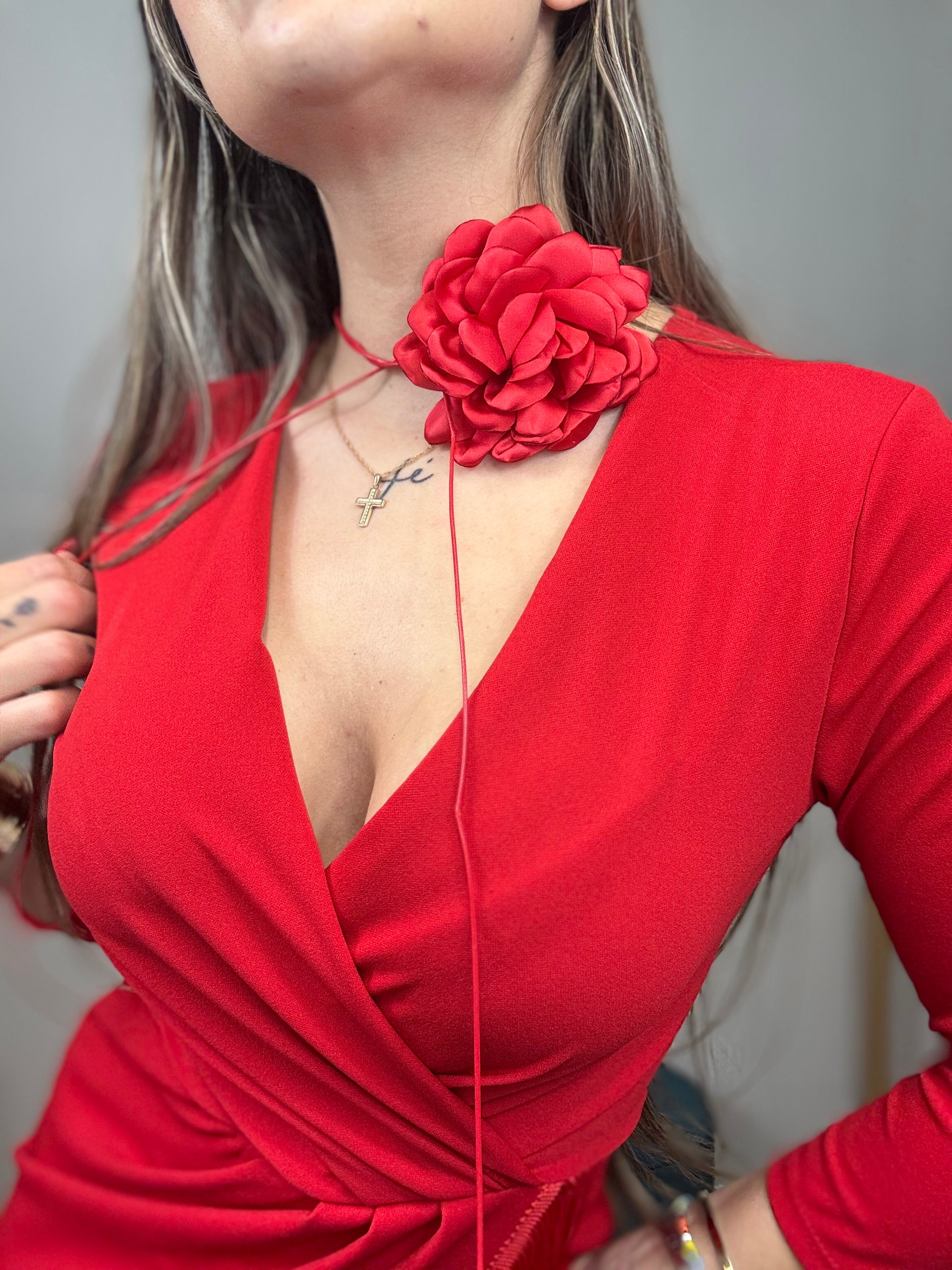 Flor cuello roja