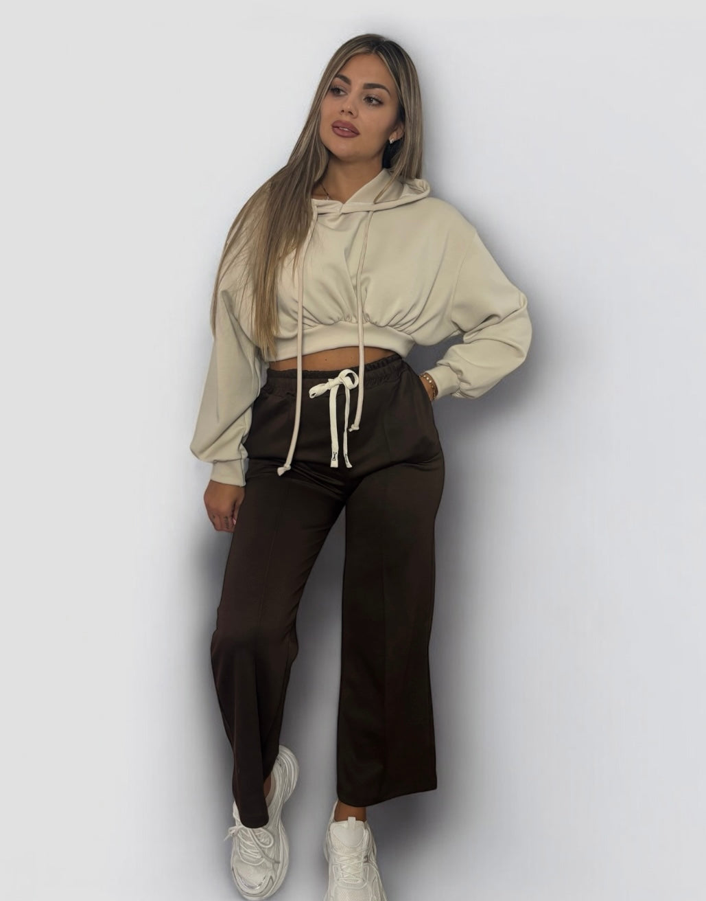 Sudadera crop beige
