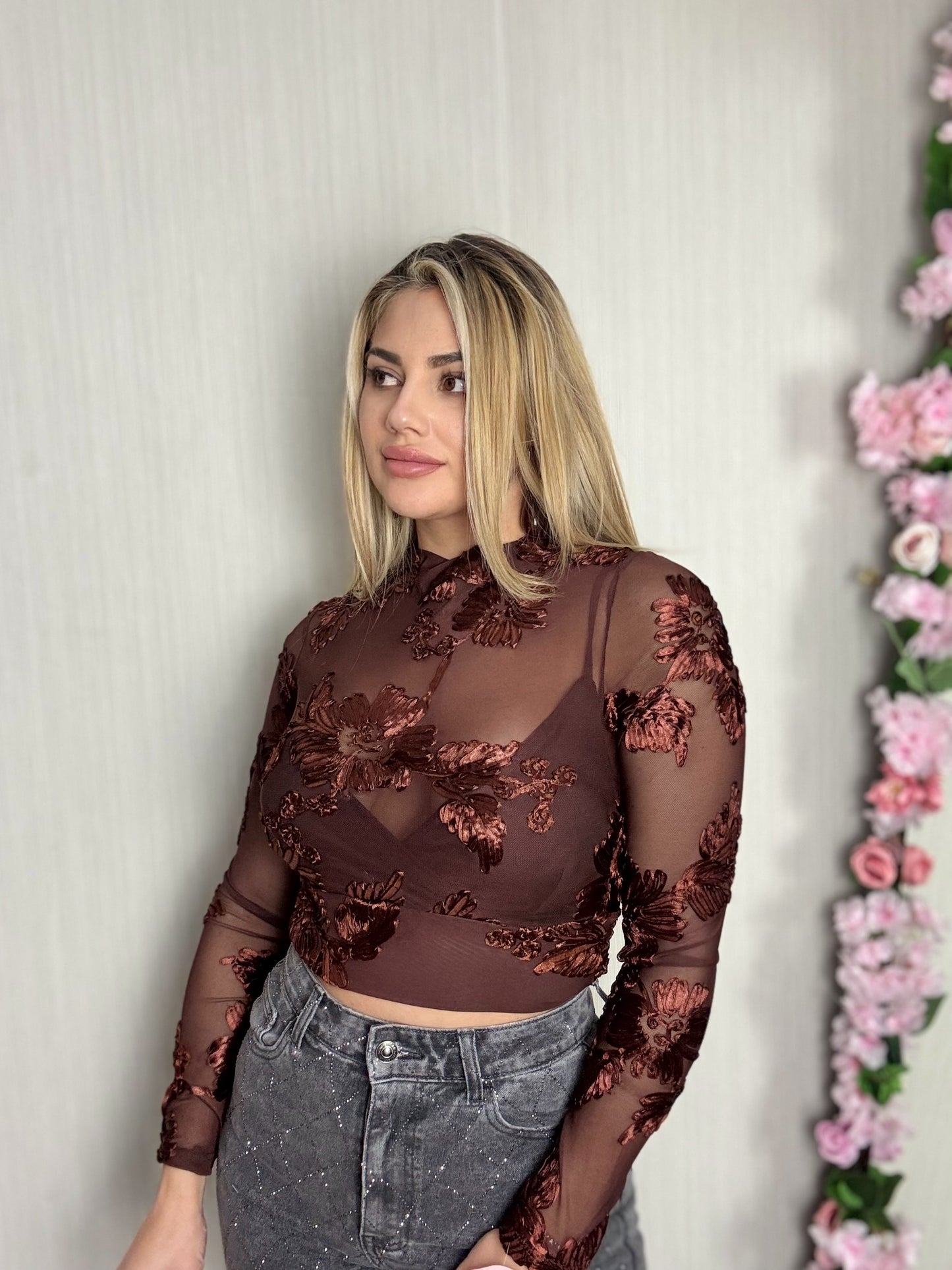 Camiseta bordada choco