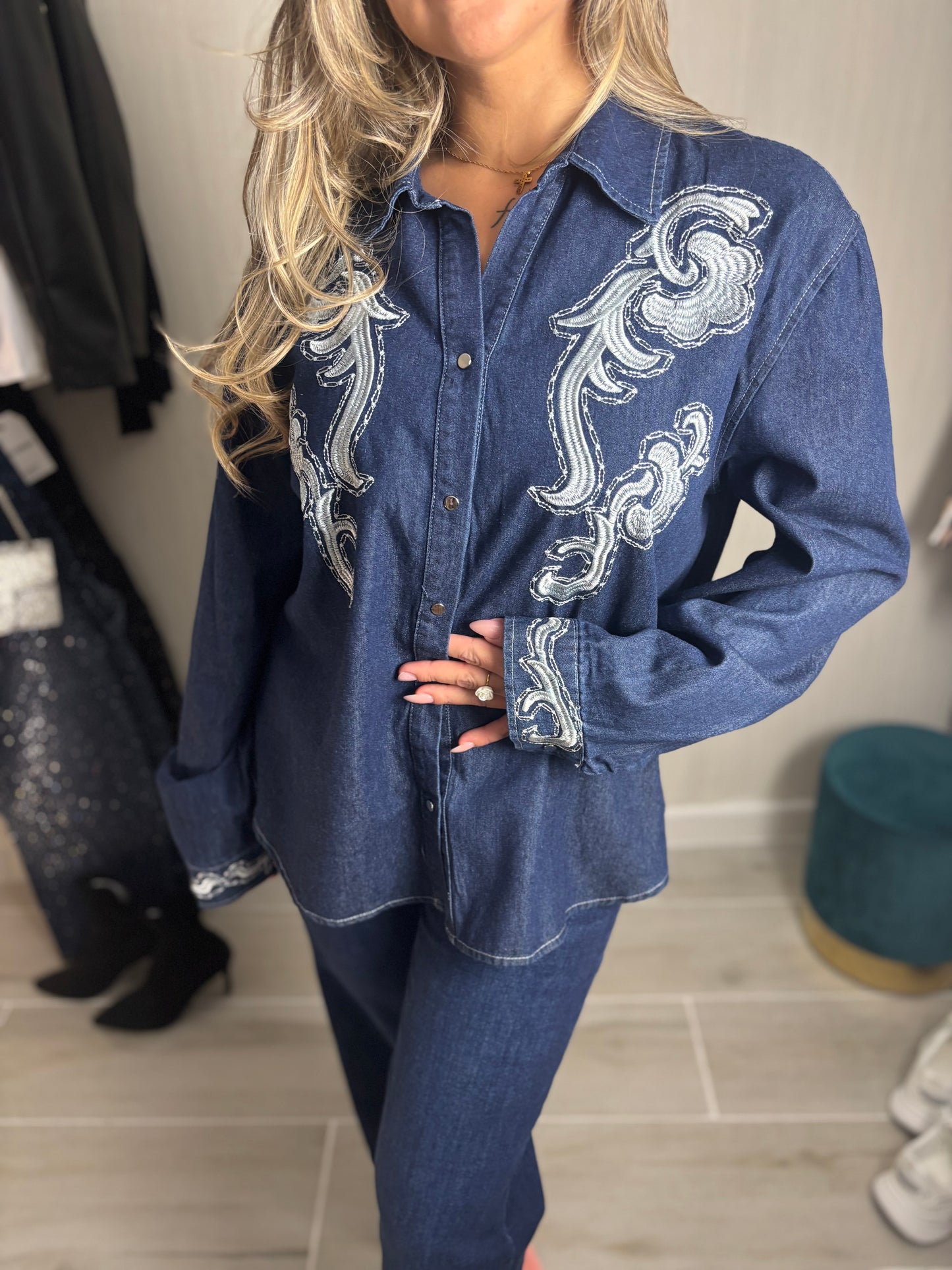 Camisa denim bordado