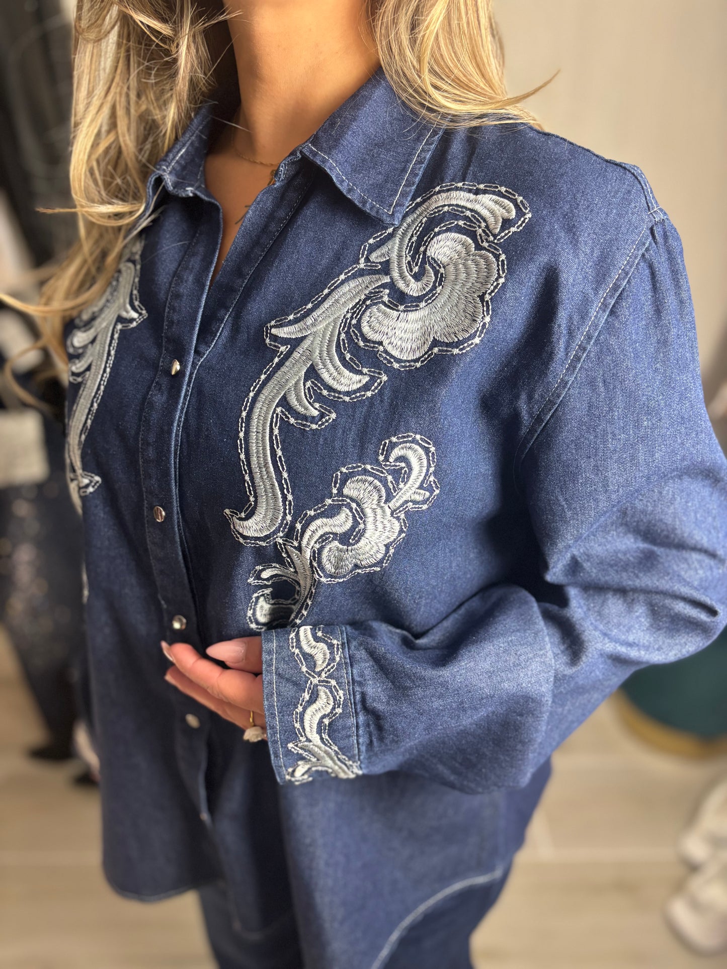 Camisa denim bordado
