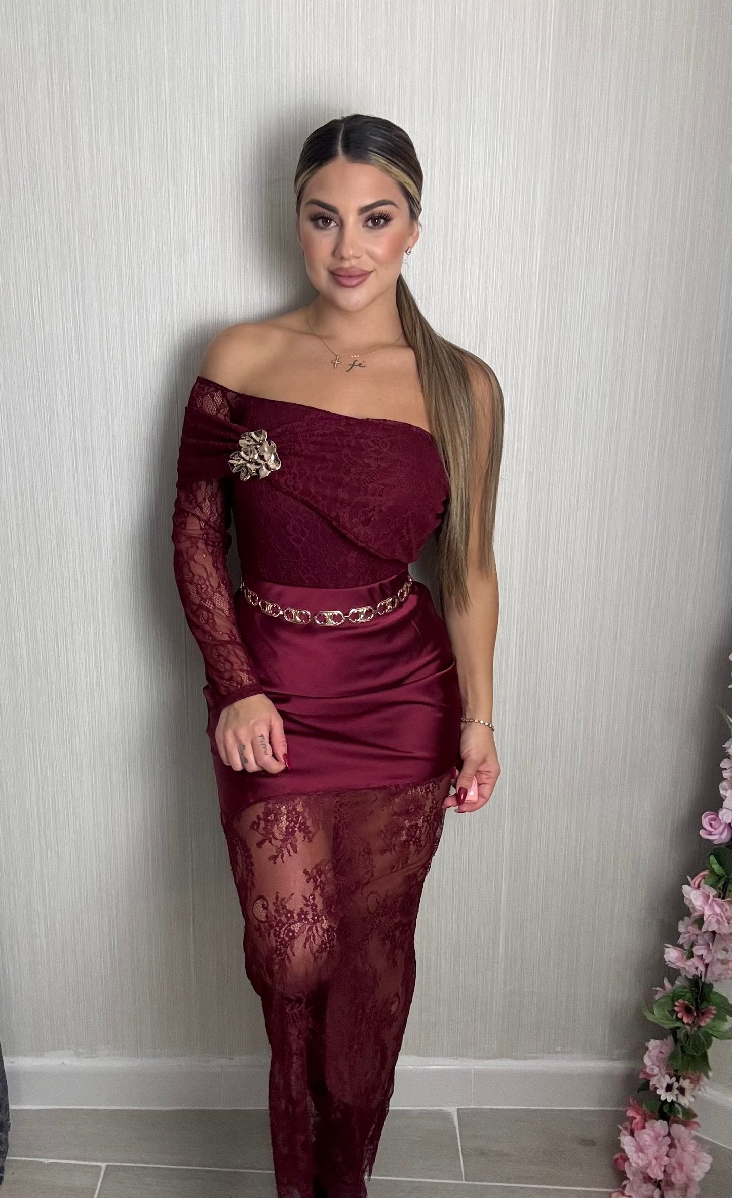 Falda satín encaje burde