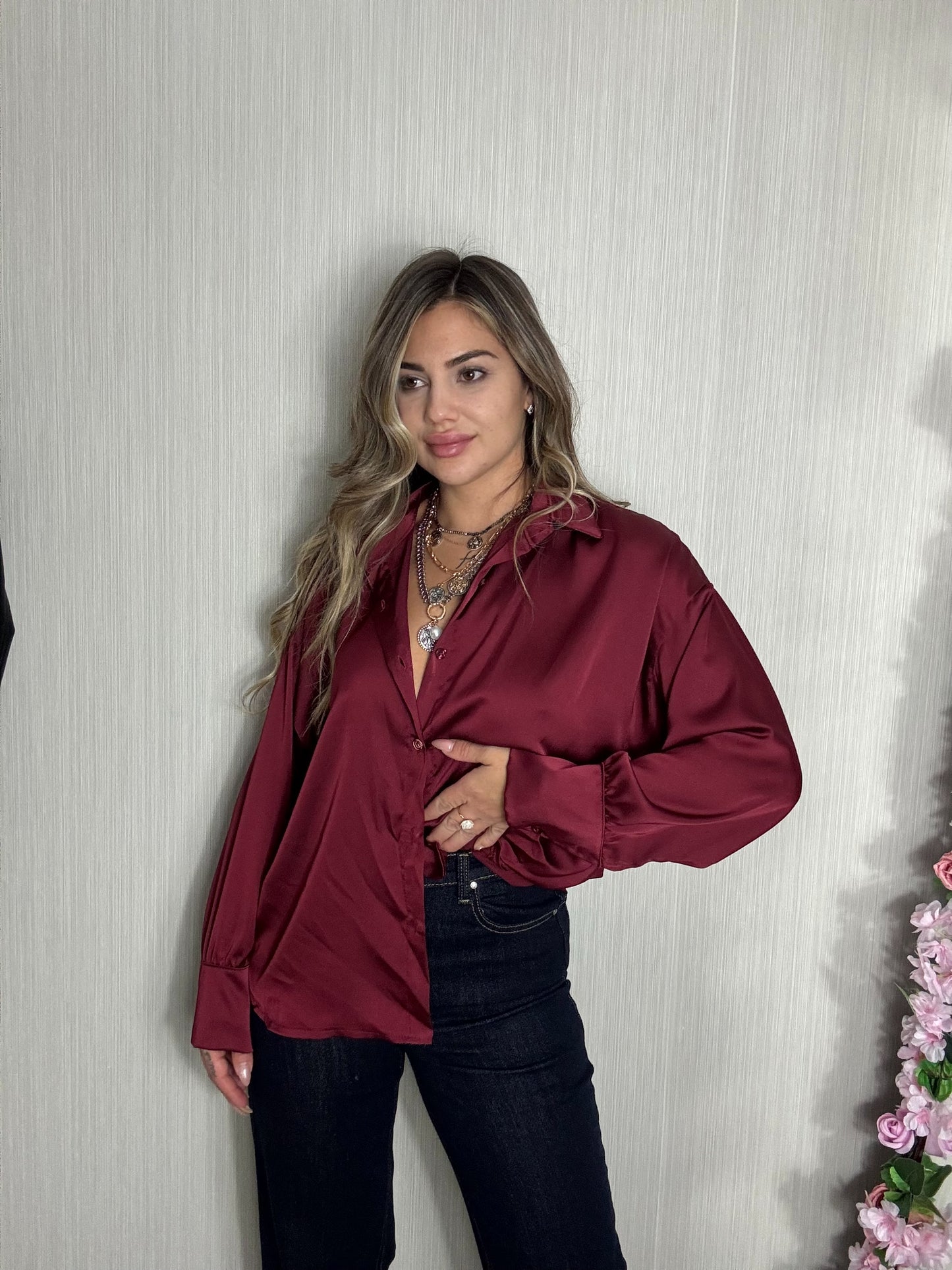 Camisa satín burdeos