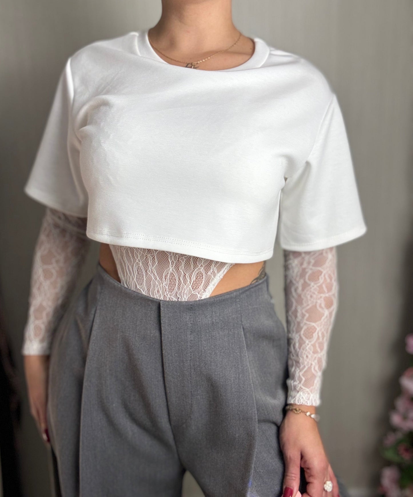 Camiseta bajo encaje