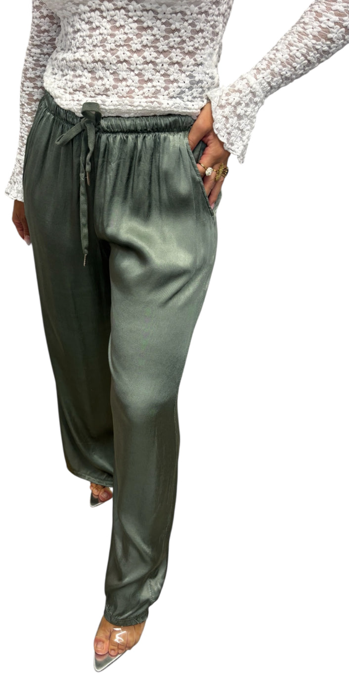 Pantalón satín oliva