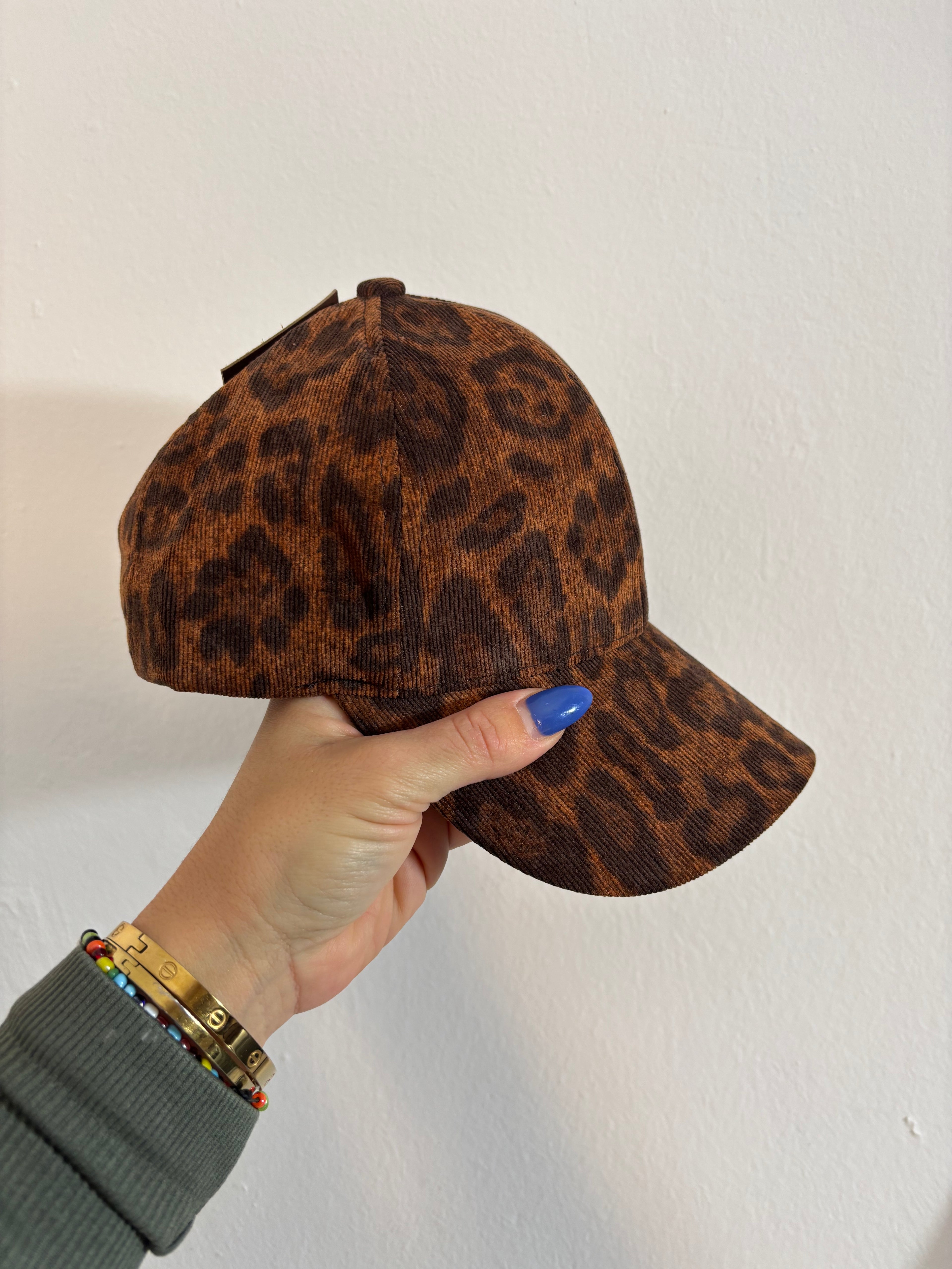 Gorra leopardo desgastada