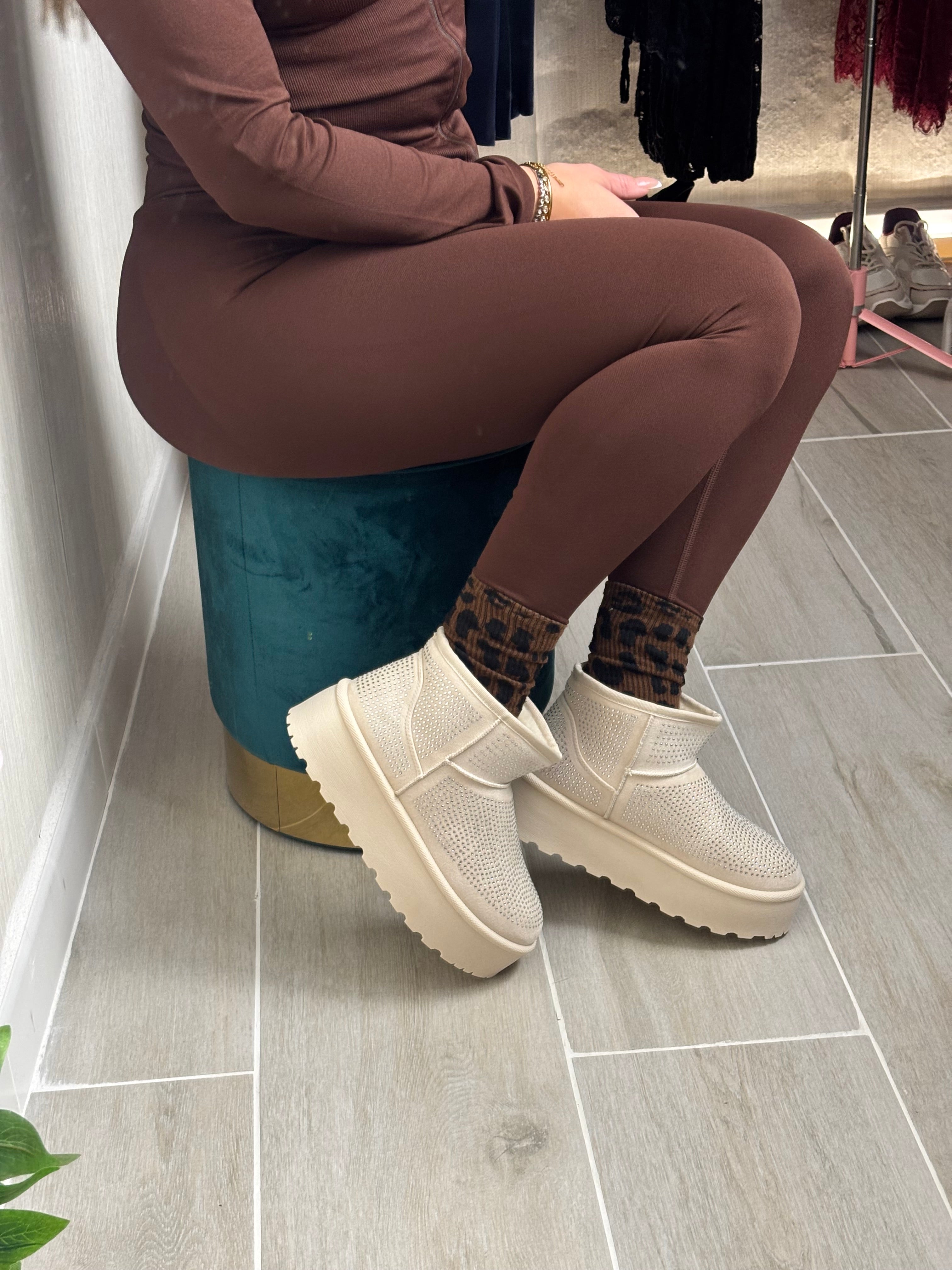 Botín Ugg brillo beige