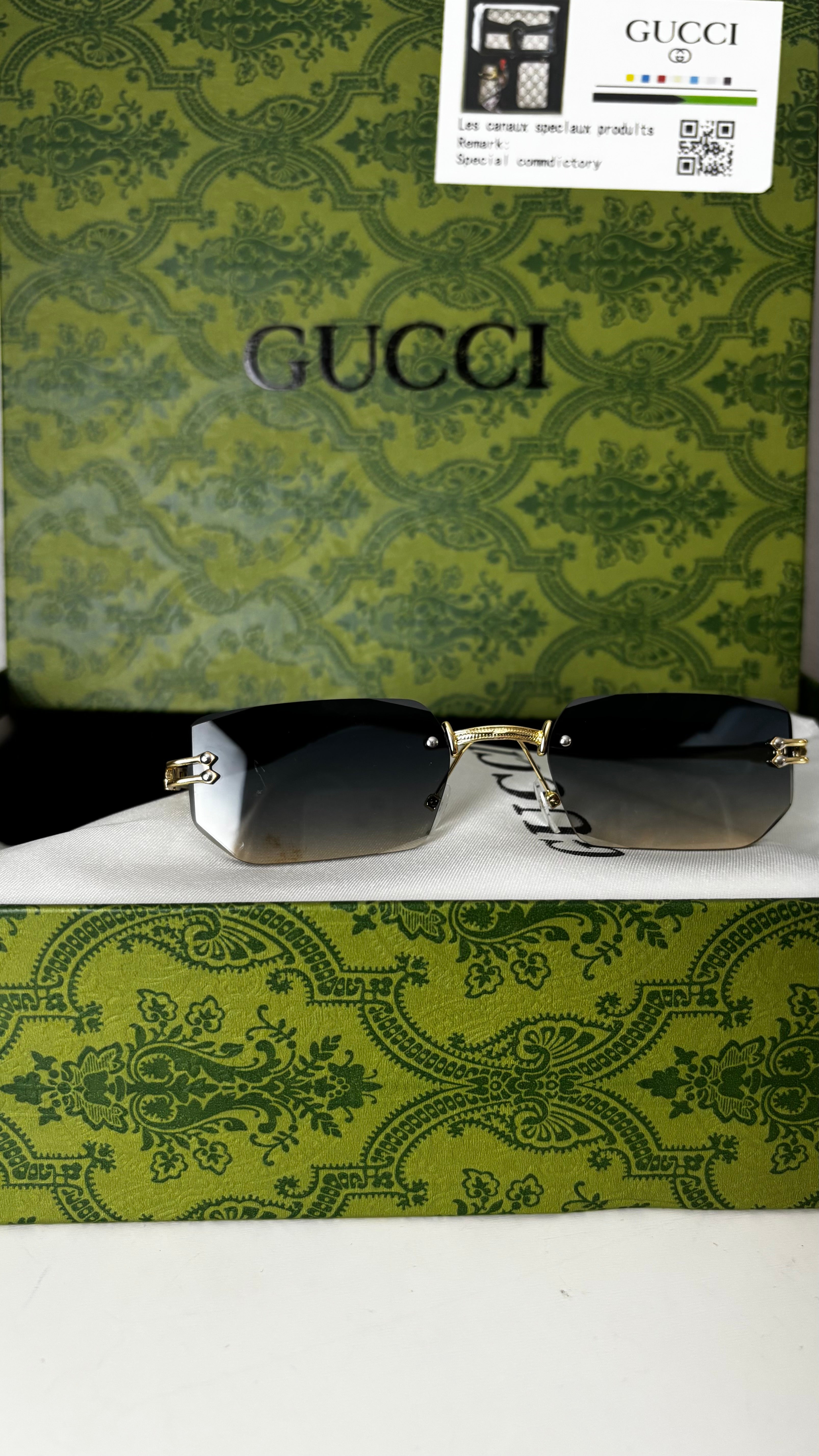 Gafas verde botella