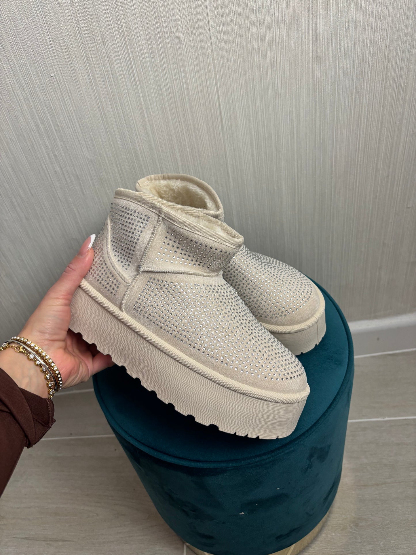 Botín Ugg brillo beige