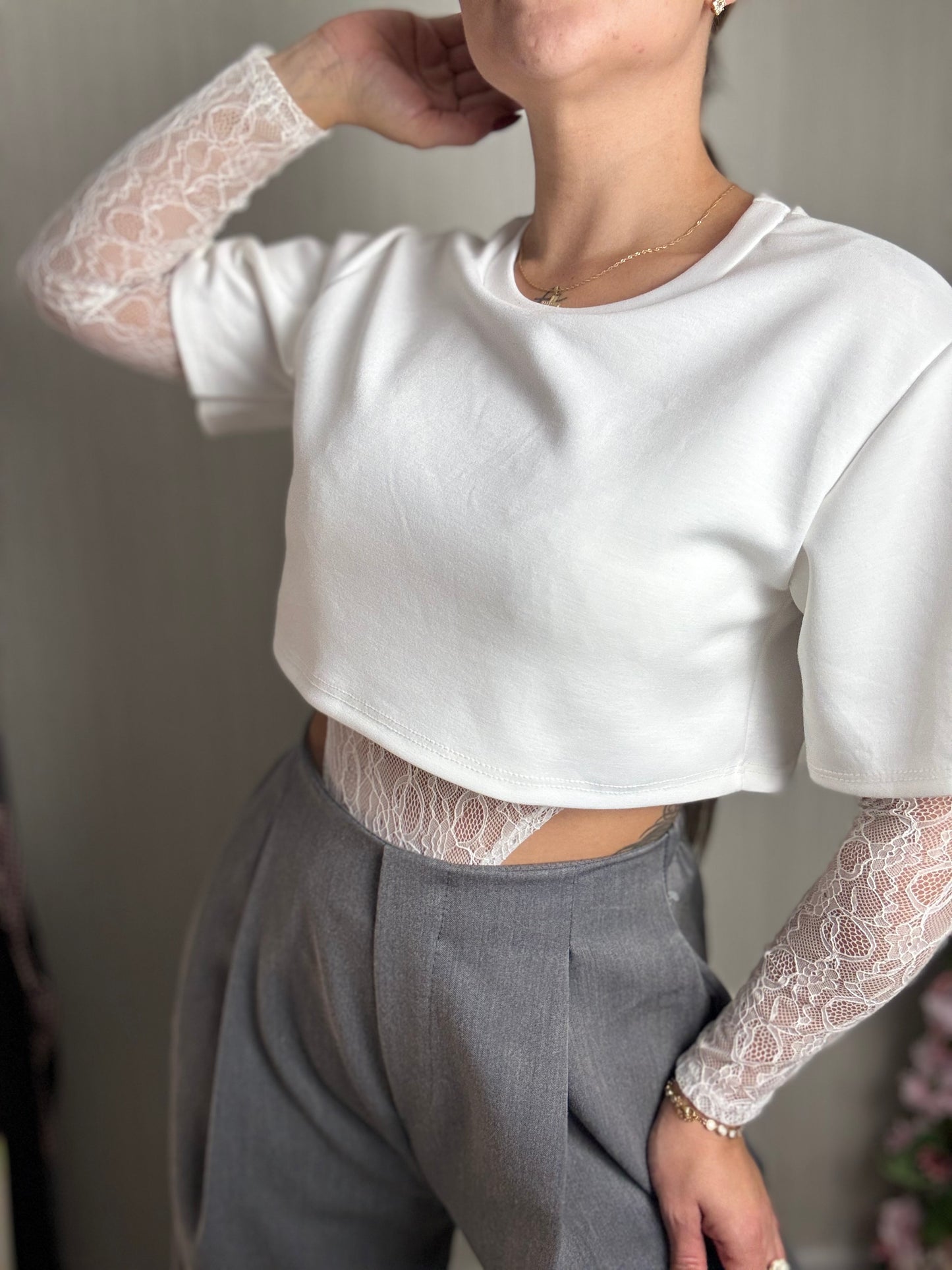 Camiseta bajo encaje