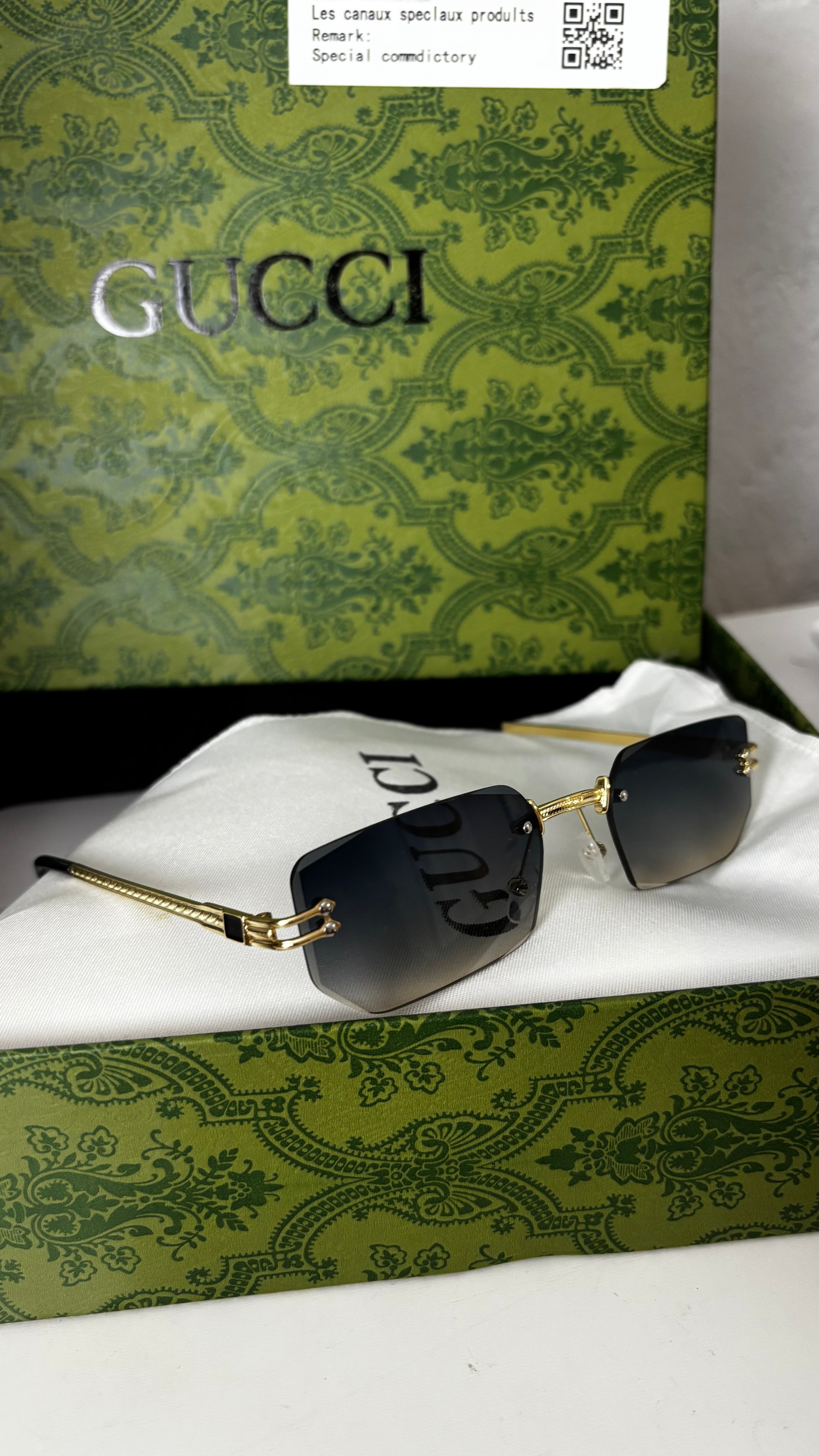 Gafas verde botella