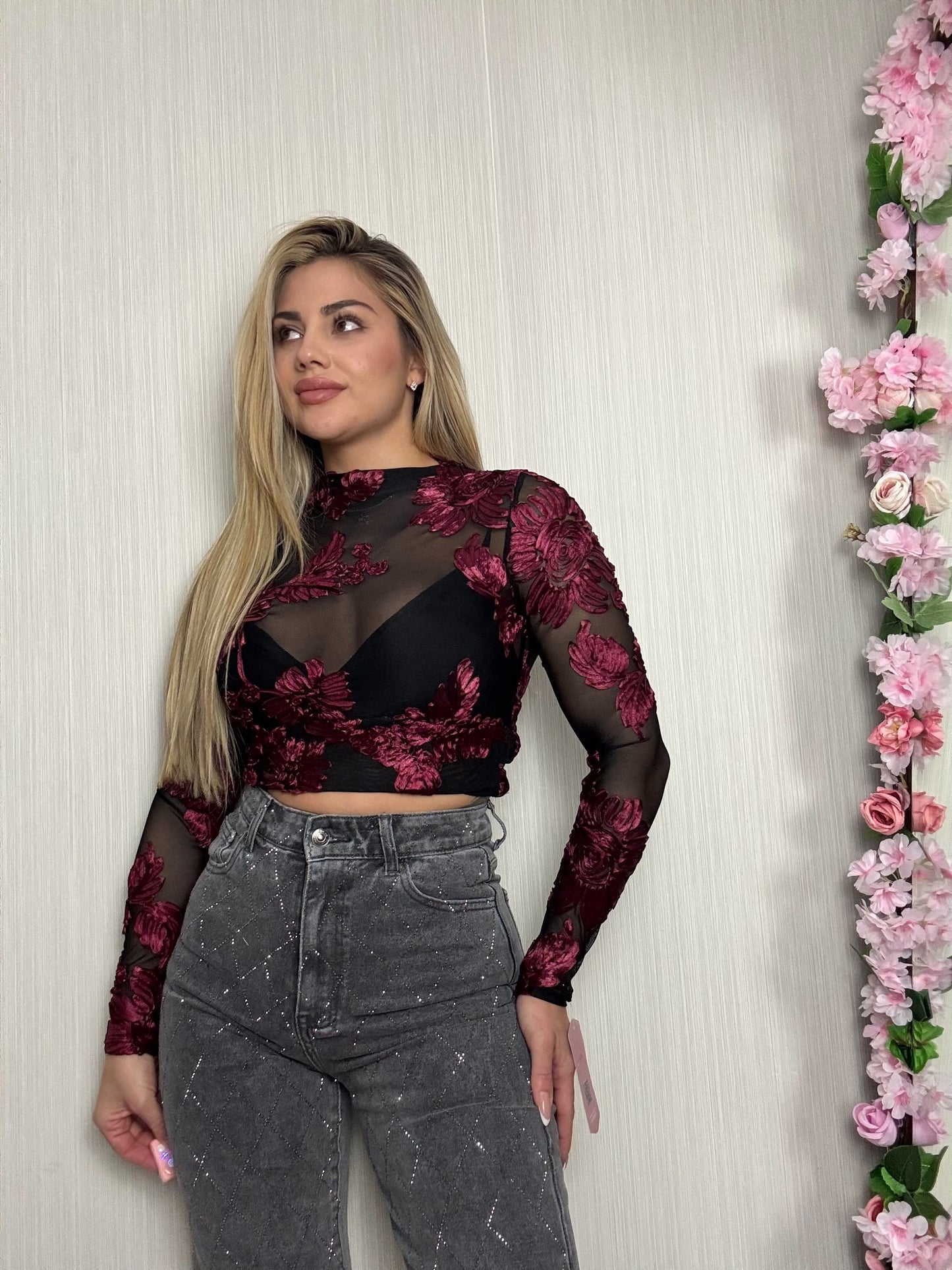 Camiseta bordada Burdeos