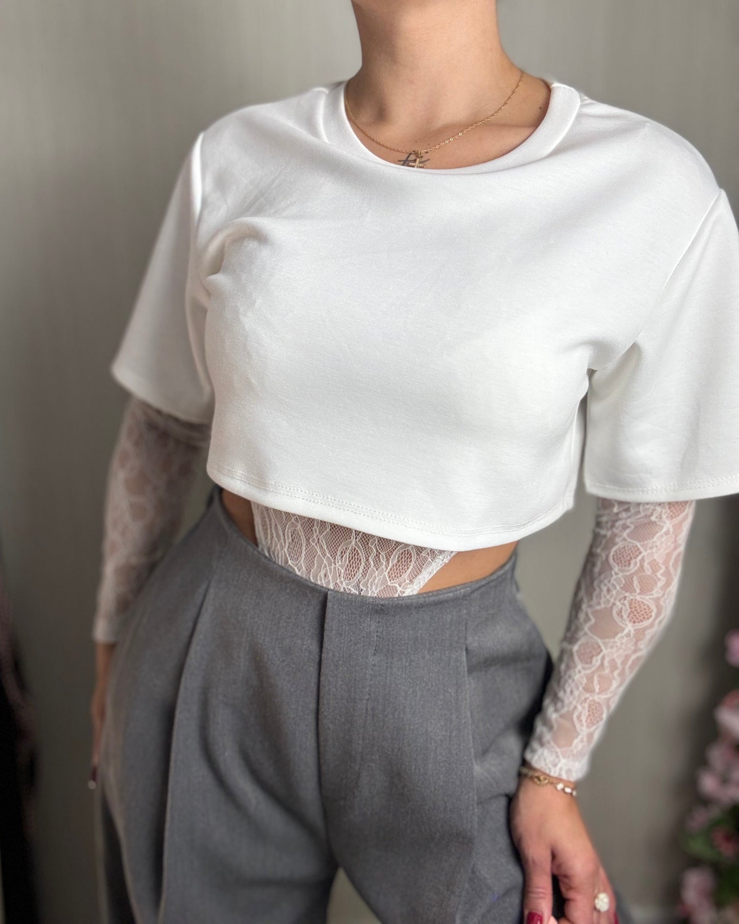 Camiseta bajo encaje